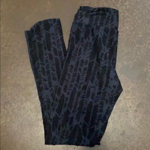 Lularoe Tween black patterned leggings